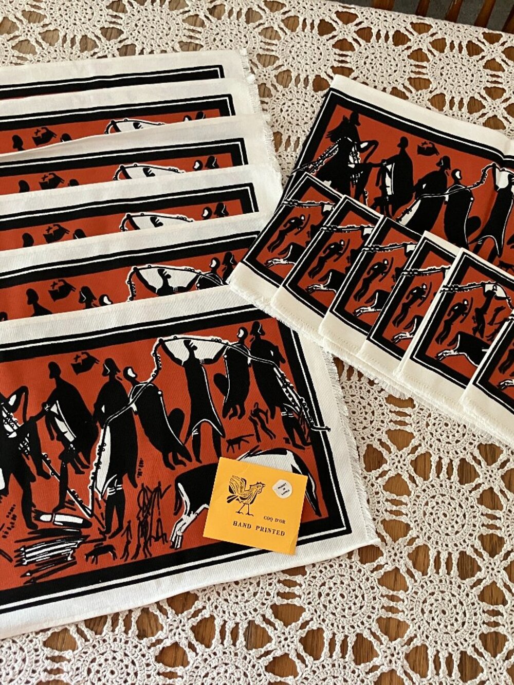 New Red Rooster Hand Painted African Motif 6 Placemats, 6 Napkins & Table Runner